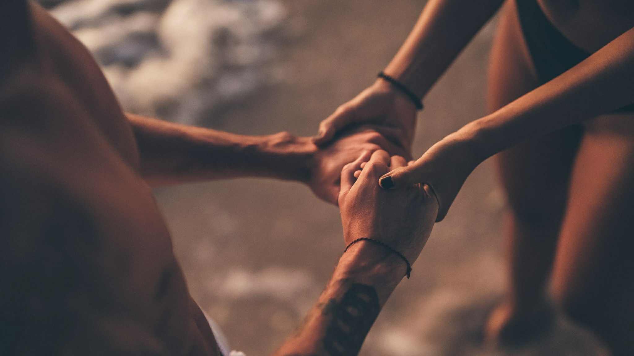 塔羅占卜｜你的曖昧對象對你的想法？下一步進展如何？