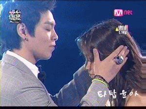 BIGBANG T.O.P 與李孝利 MKMF 舞台合作演出